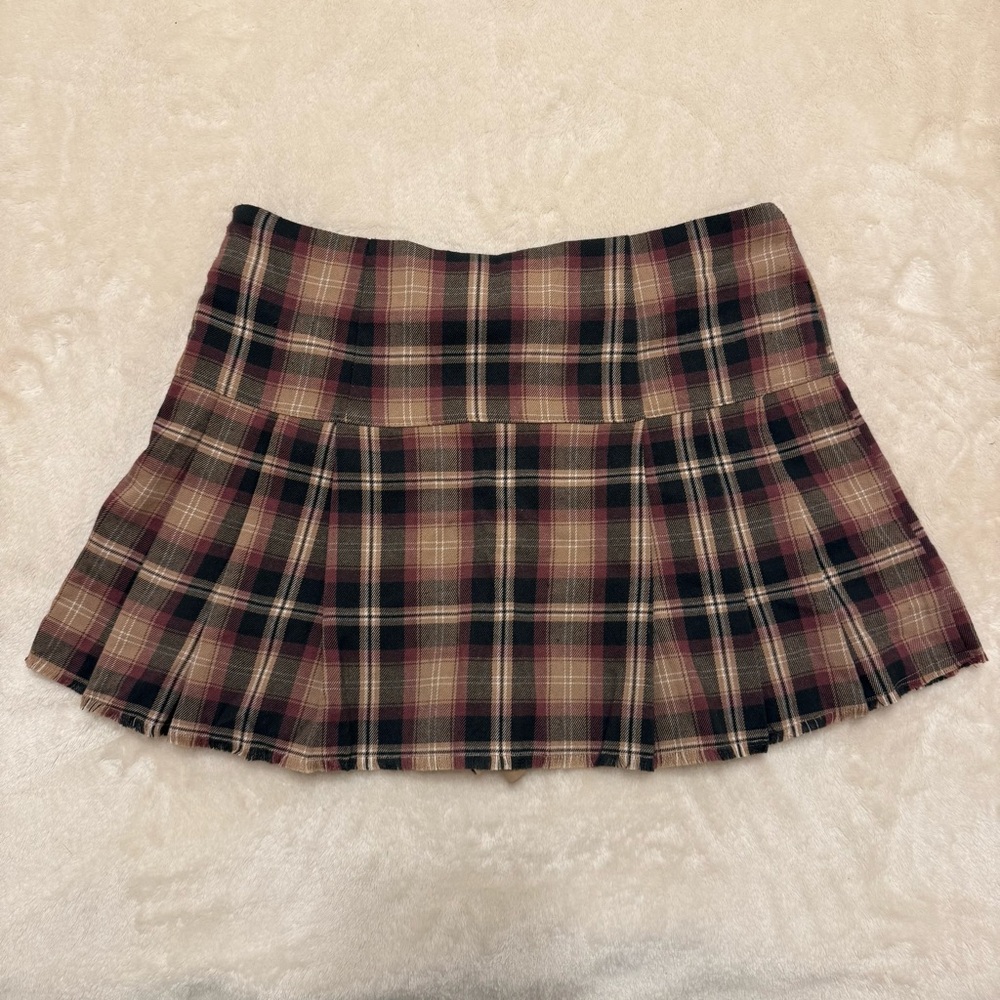 (SOLD) Aeropostale Plaid Mini Skirt in Black and Tan - Picture 3 of 3